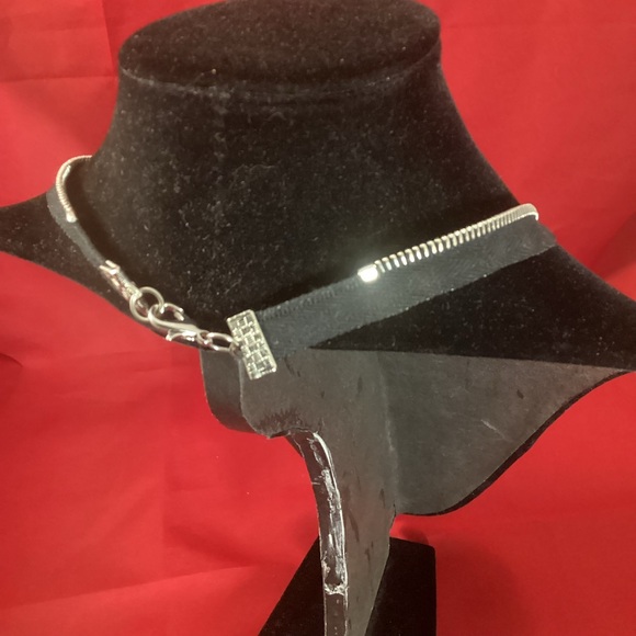 Vanessa Yanow black and silvertone zipper necklace - Picture 3 of 5